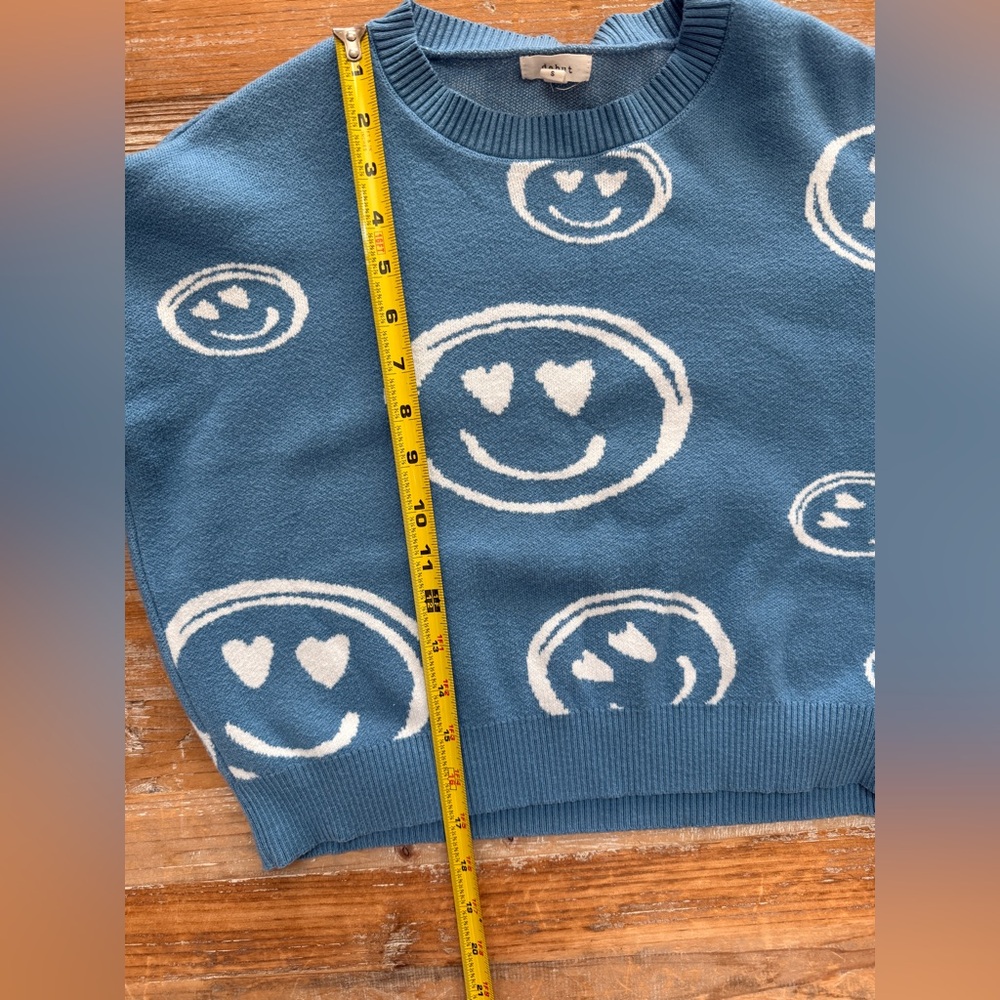 Debut Smiley Face Crewneck Sweater Blue Cropped Hearts Women’s Small - Picture 7 of 8